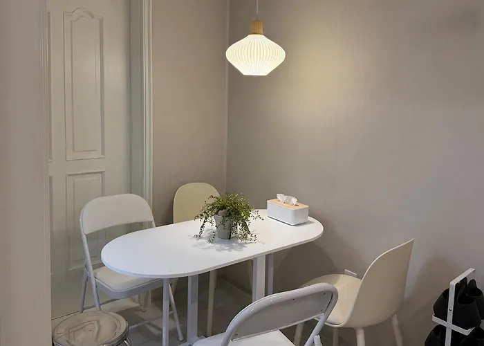 3-minute Walk To Seowon Station, 2 Rooms, 10 Minutes To Sillim Station, 25 Minutes To Hongik Station & Gangnam Station, 30 Minutes To Yongsan Station アパート