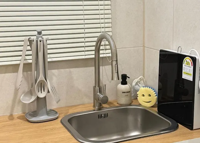3-minute Walk To Seowon Station, 2 Rooms, 10 Minutes To Sillim Station, 25 Minutes To Hongik Station & Gangnam Station, 30 Minutes To Yongsan Station アパート