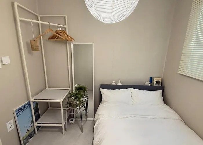 アパート 3-minute Walk To Seowon Station, 2 Rooms, 10 Minutes To Sillim Station, 25 Minutes To Hongik Station & Gangnam Station, 30 Minutes To Yongsan Station *