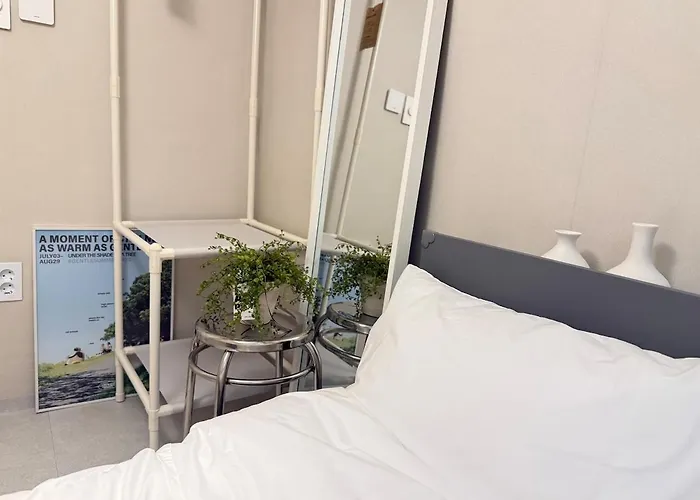3-minute Walk To Seowon Station, 2 Rooms, 10 Minutes To Sillim Station, 25 Minutes To Hongik Station & Gangnam Station, 30 Minutes To Yongsan Station アパート ソウル特別市