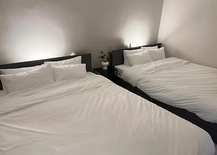 アパート 3-minute Walk To Seowon Station, 2 Rooms, 10 Minutes To Sillim Station, 25 Minutes To Hongik Station & Gangnam Station, 30 Minutes To Yongsan Station *