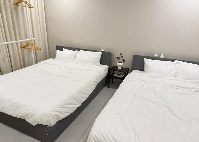 3-minute Walk To Seowon Station, 2 Rooms, 10 Minutes To Sillim Station, 25 Minutes To Hongik Station & Gangnam Station, 30 Minutes To Yongsan Station アパート