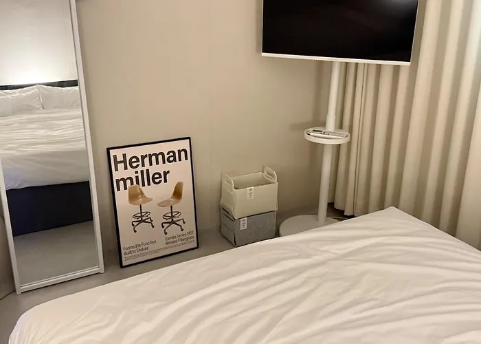 3-minute Walk To Seowon Station, 2 Rooms, 10 Minutes To Sillim Station, 25 Minutes To Hongik Station & Gangnam Station, 30 Minutes To Yongsan Station アパート ソウル特別市