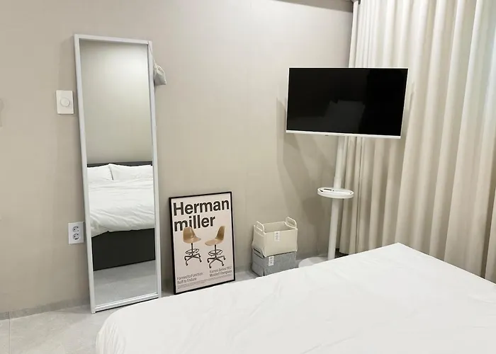 アパート 3-minute Walk To Seowon Station, 2 Rooms, 10 Minutes To Sillim Station, 25 Minutes To Hongik Station & Gangnam Station, 30 Minutes To Yongsan Station *