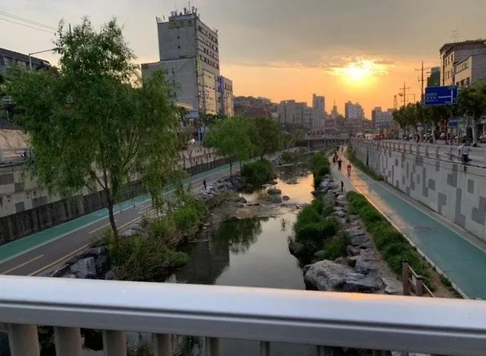 3-minute Walk To Seowon Station, 2 Rooms, 10 Minutes To Sillim Station, 25 Minutes To Hongik Station & Gangnam Station, 30 Minutes To Yongsan Station アパート