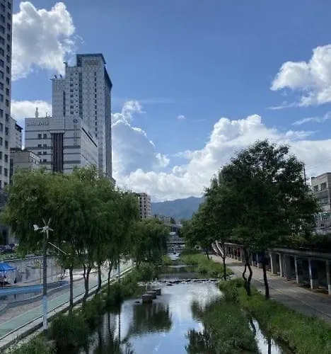 3-minute Walk To Seowon Station, 2 Rooms, 10 Minutes To Sillim Station, 25 Minutes To Hongik Station & Gangnam Station, 30 Minutes To Yongsan Station アパート *