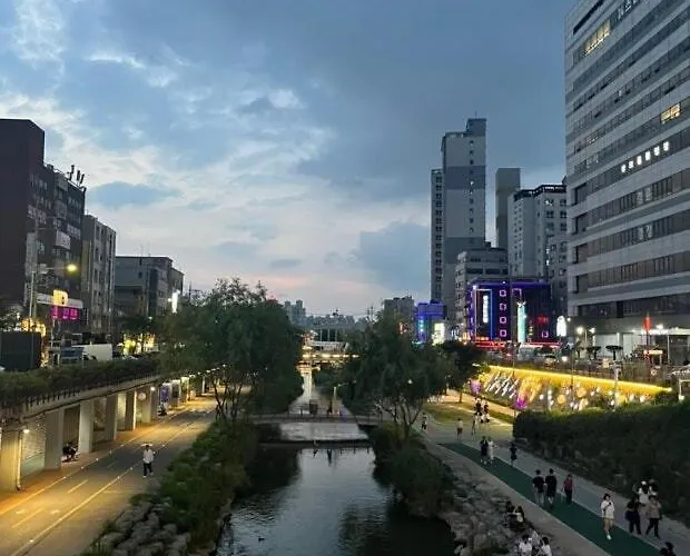 3-minute Walk To Seowon Station, 2 Rooms, 10 Minutes To Sillim Station, 25 Minutes To Hongik Station & Gangnam Station, 30 Minutes To Yongsan Station *