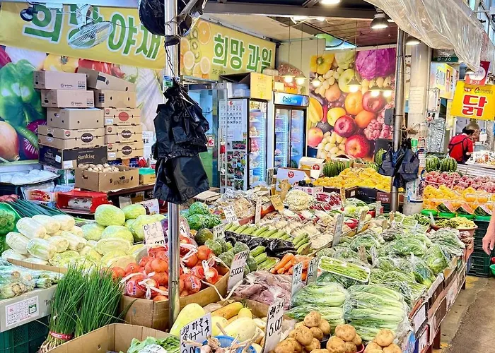 3-minute Walk To Seowon Station, 2 Rooms, 10 Minutes To Sillim Station, 25 Minutes To Hongik Station & Gangnam Station, 30 Minutes To Yongsan Station * ソウル特別市