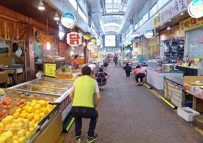 3-minute Walk To Seowon Station, 2 Rooms, 10 Minutes To Sillim Station, 25 Minutes To Hongik Station & Gangnam Station, 30 Minutes To Yongsan Station * ソウル特別市