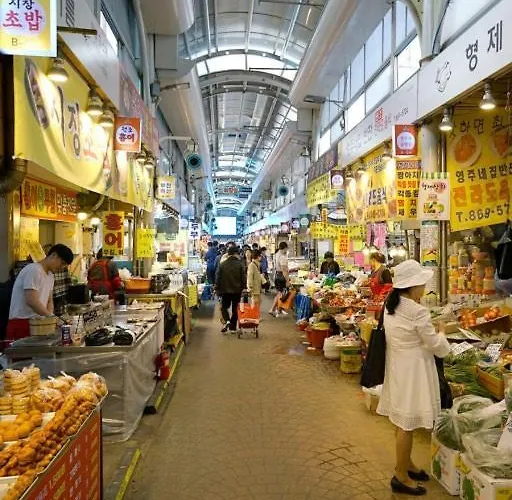アパート 3-minute Walk To Seowon Station, 2 Rooms, 10 Minutes To Sillim Station, 25 Minutes To Hongik Station & Gangnam Station, 30 Minutes To Yongsan Station