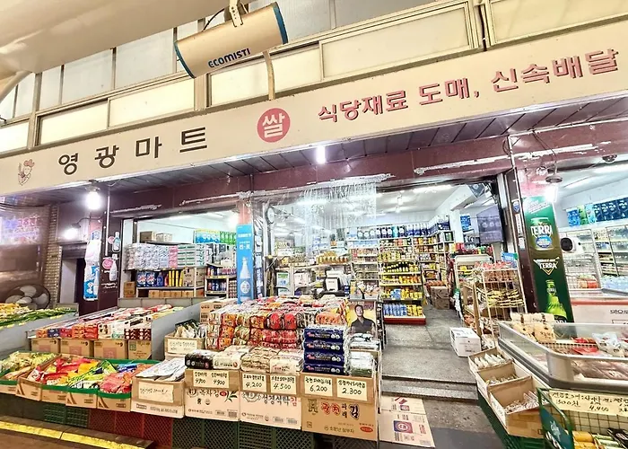3-minute Walk To Seowon Station, 2 Rooms, 10 Minutes To Sillim Station, 25 Minutes To Hongik Station & Gangnam Station, 30 Minutes To Yongsan Station アパート *